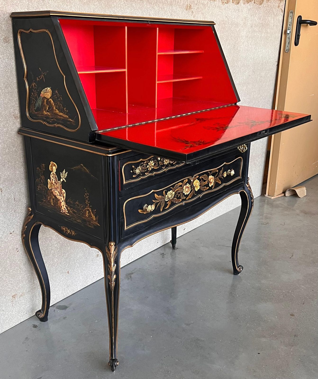 photo furniture Chippendale Style Slant Top Desk In Black Lacquered Wood, Circa 1900