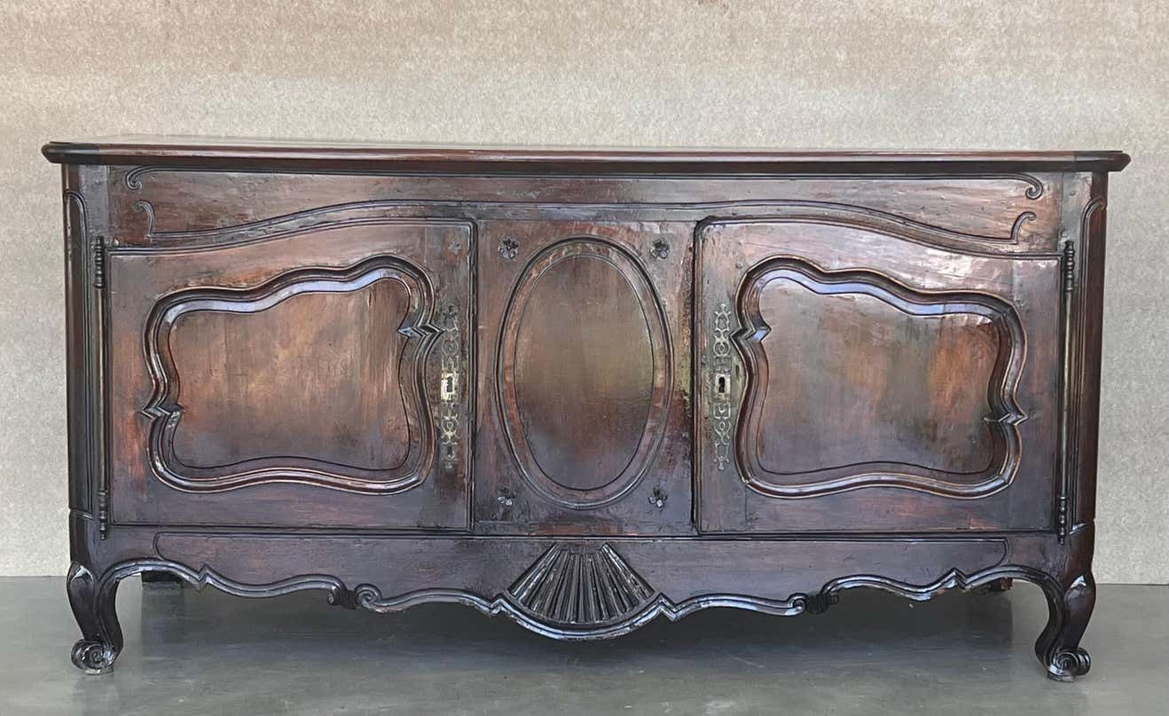 Grand buffet d'époque en noyer sculpté, de style provincial français photo furniture