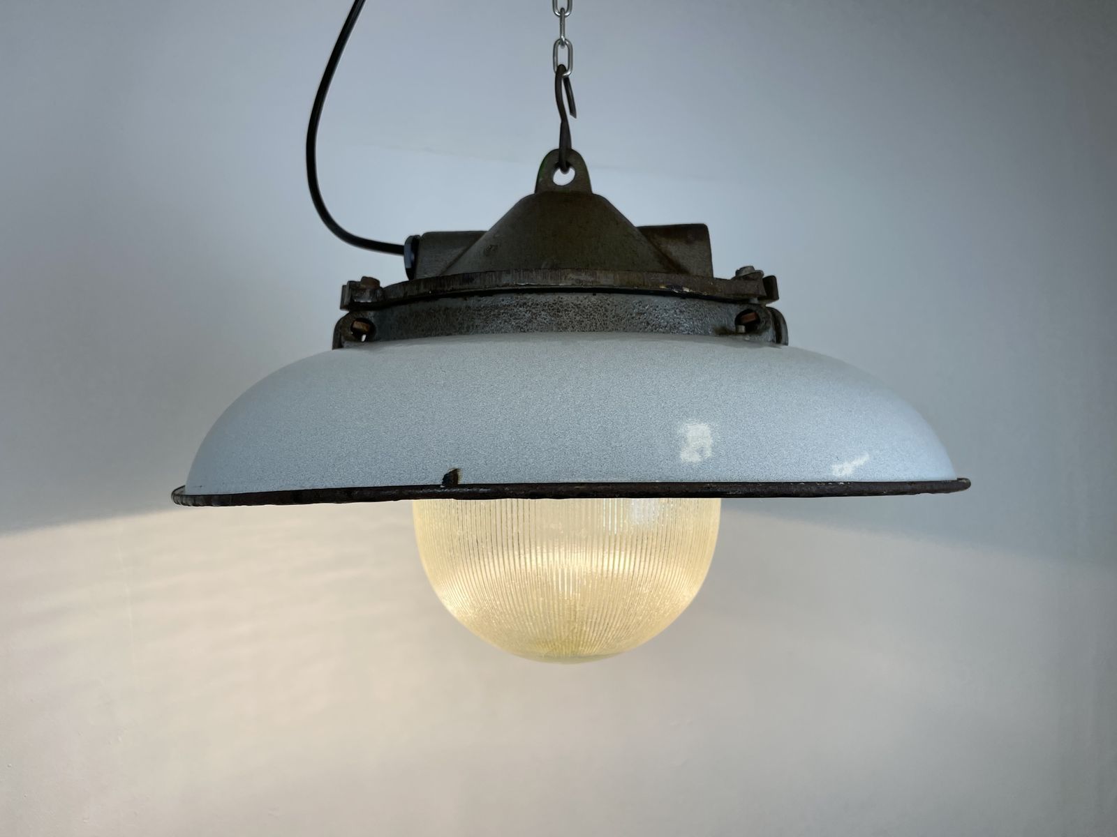photo buy Industrial Grey Enamel Factory Pendant Lamp In Cast Iron From Zaos, 1960s, 25x