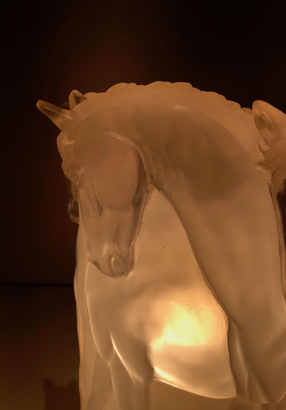 photo vintage Plexiglass Horse Lamp In The Style Of Lalique