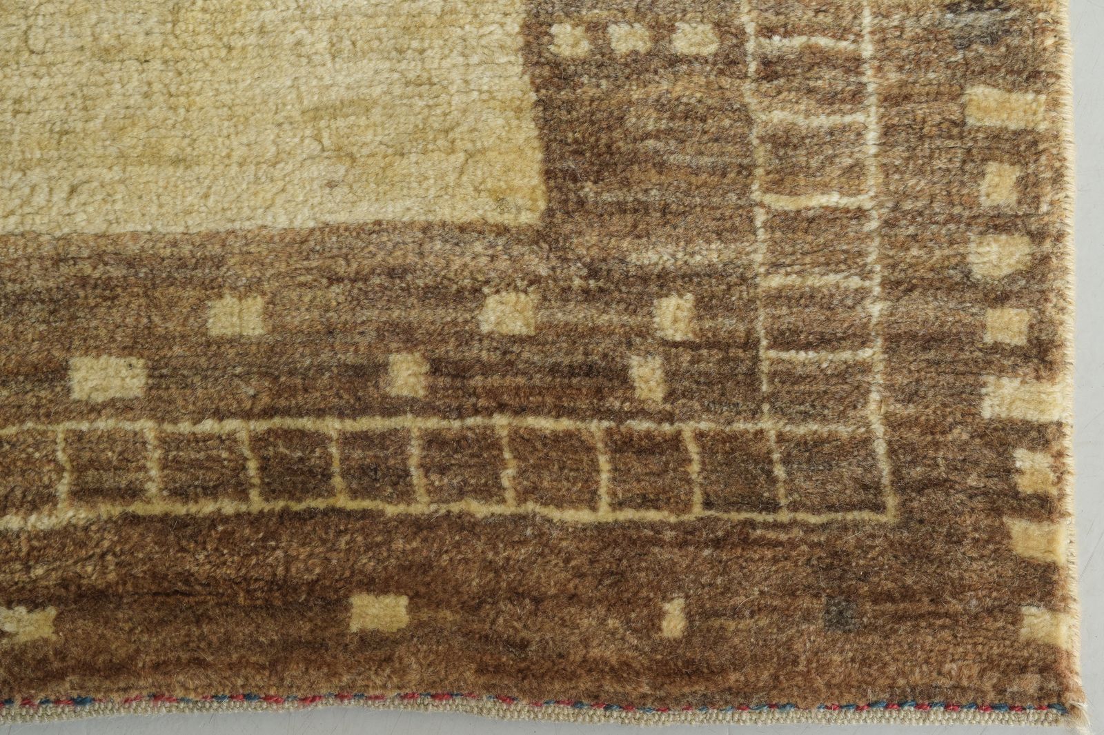 Modernistisch handgeweven beige vloerkleed, midden 20e eeuw photo vinterior