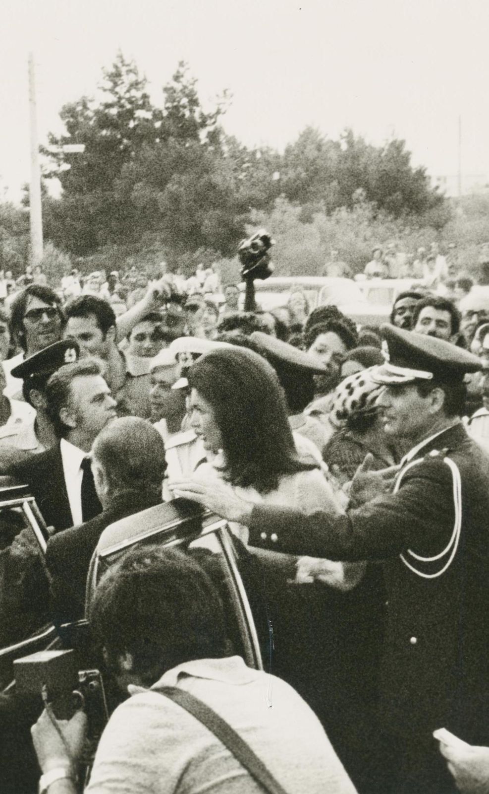 Jackie Kennedy; People; Crowd; 1970s, 20,2 X 29,9 Cm 1970s photo furniture
