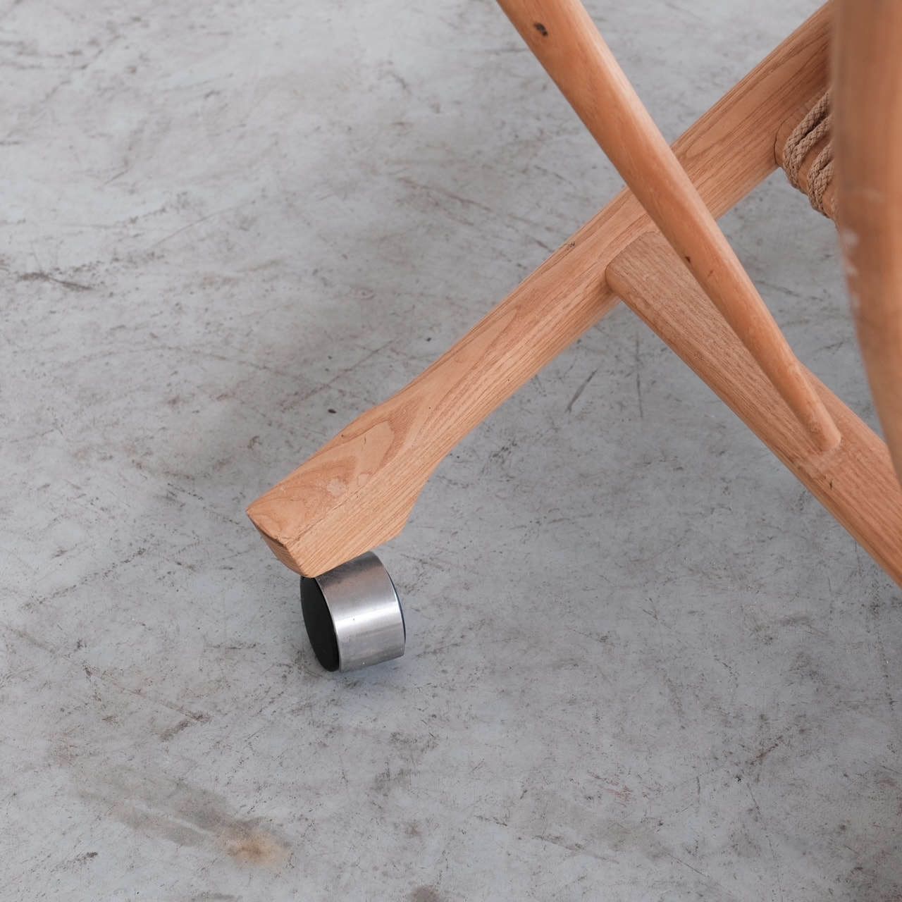 photo furniture Hans J Wegner Danish Mid Century Circle Chair