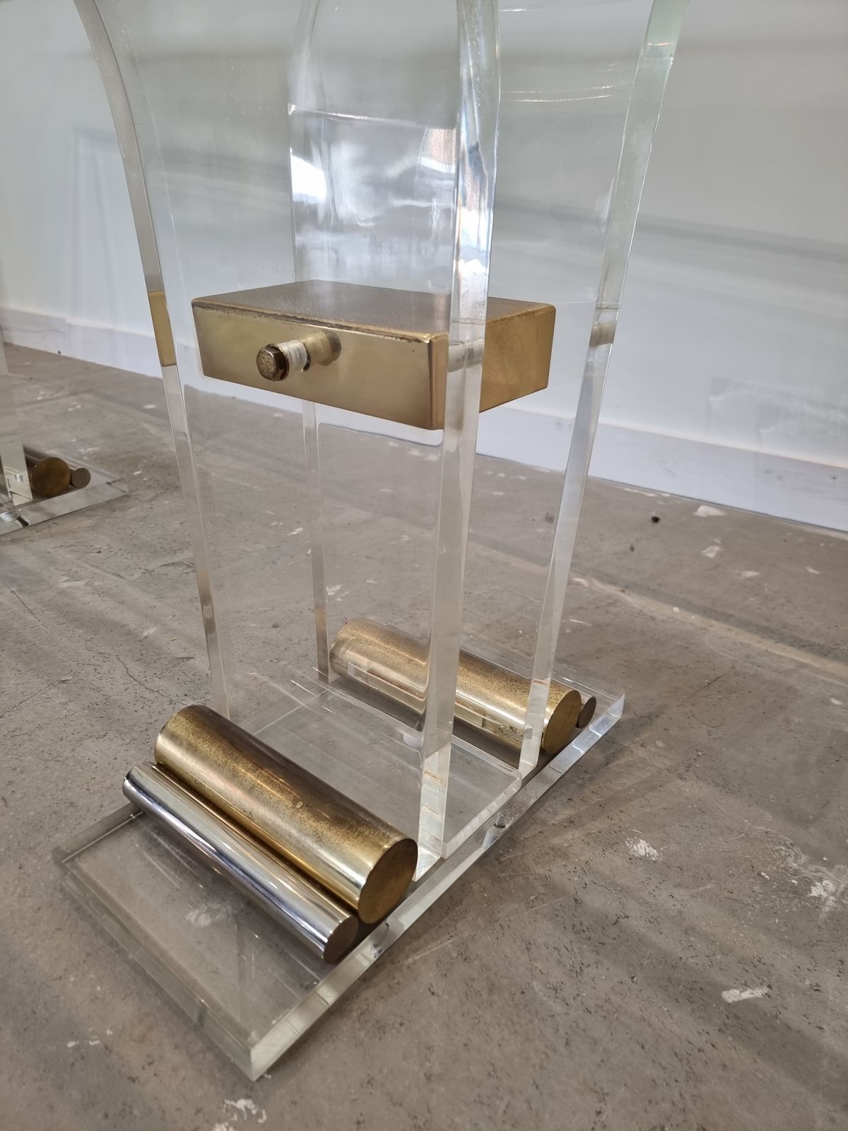 Charles Hollis Jones Messing En Lucite Eettafel photo vinterior
