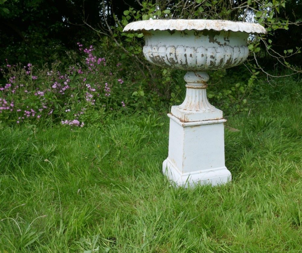 photo furniture Pair Of Very Large Victorian Cast Iron Garden Urns, Garden Planters