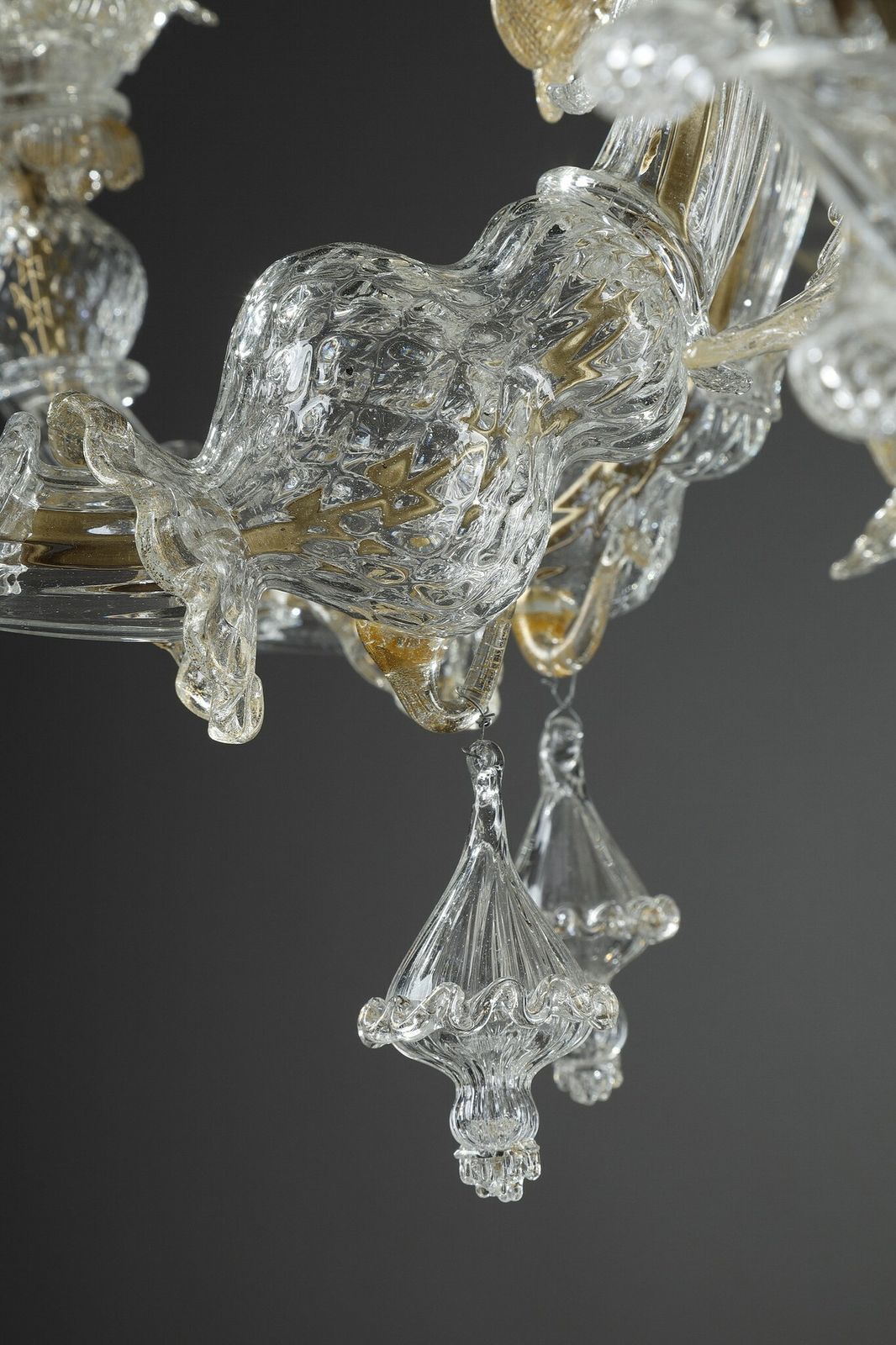 6331.0 Large Murano Glass Chandelier With Eight Arms Of Light Decorated With Gold photo