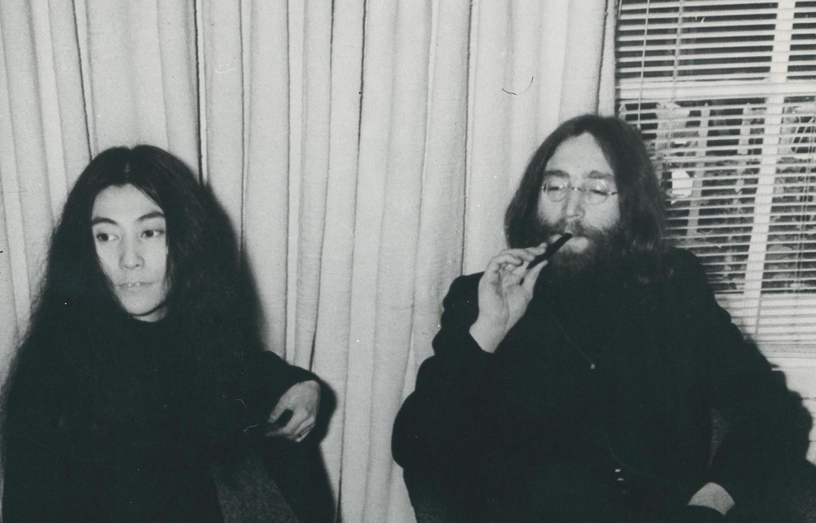 John Lennon And Yoko Ono, Black And White Photography, 1970s, 23,7 X 17,7 Cm photo for sale