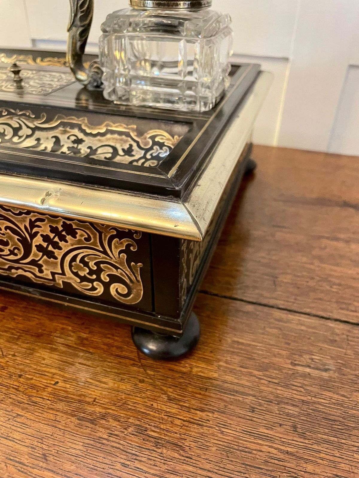 photo vintage Fine Quality Antique Victorian French Freestanding Inlaid Boulle Desk Set