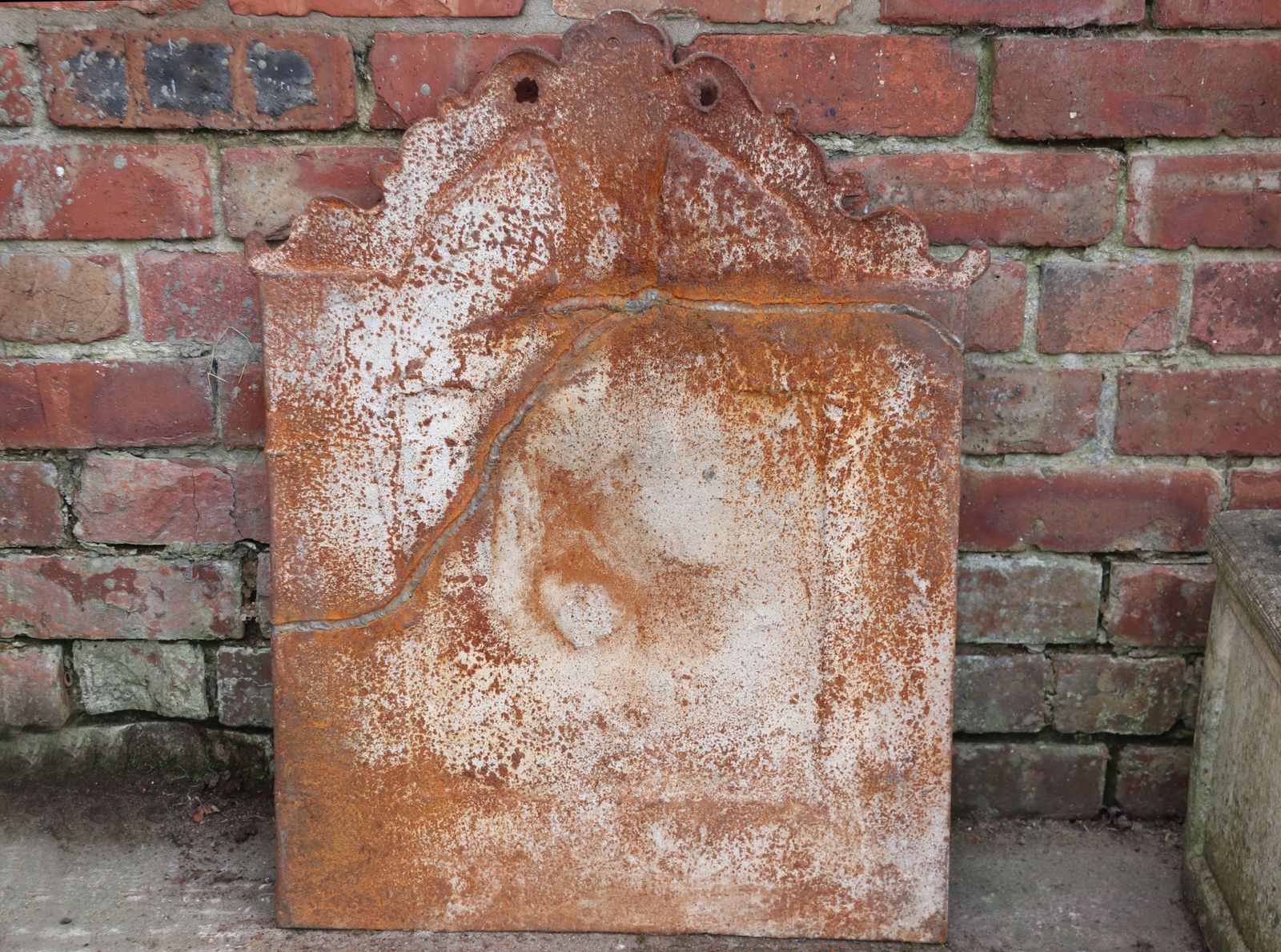 A Quality Cast Iron Arch Top Fireback photo Home Fixtures