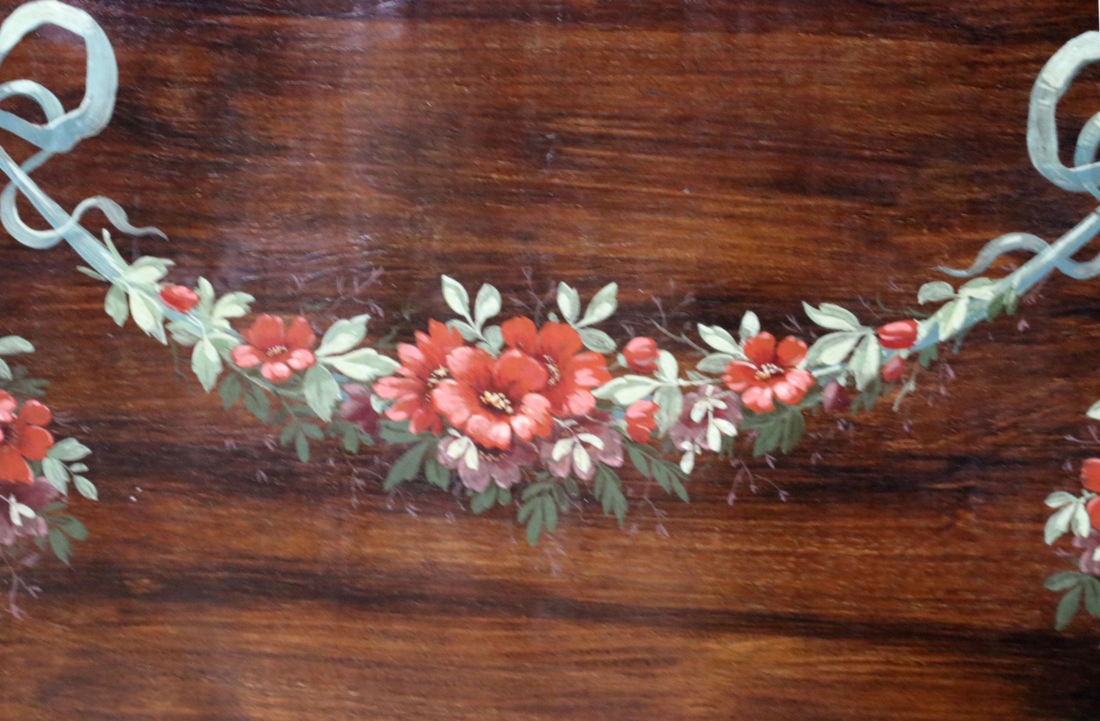 photo vinterior A Superb Edwardian Mahogany, Satinwood Inlaid And Floral Painted Display Cabinet.