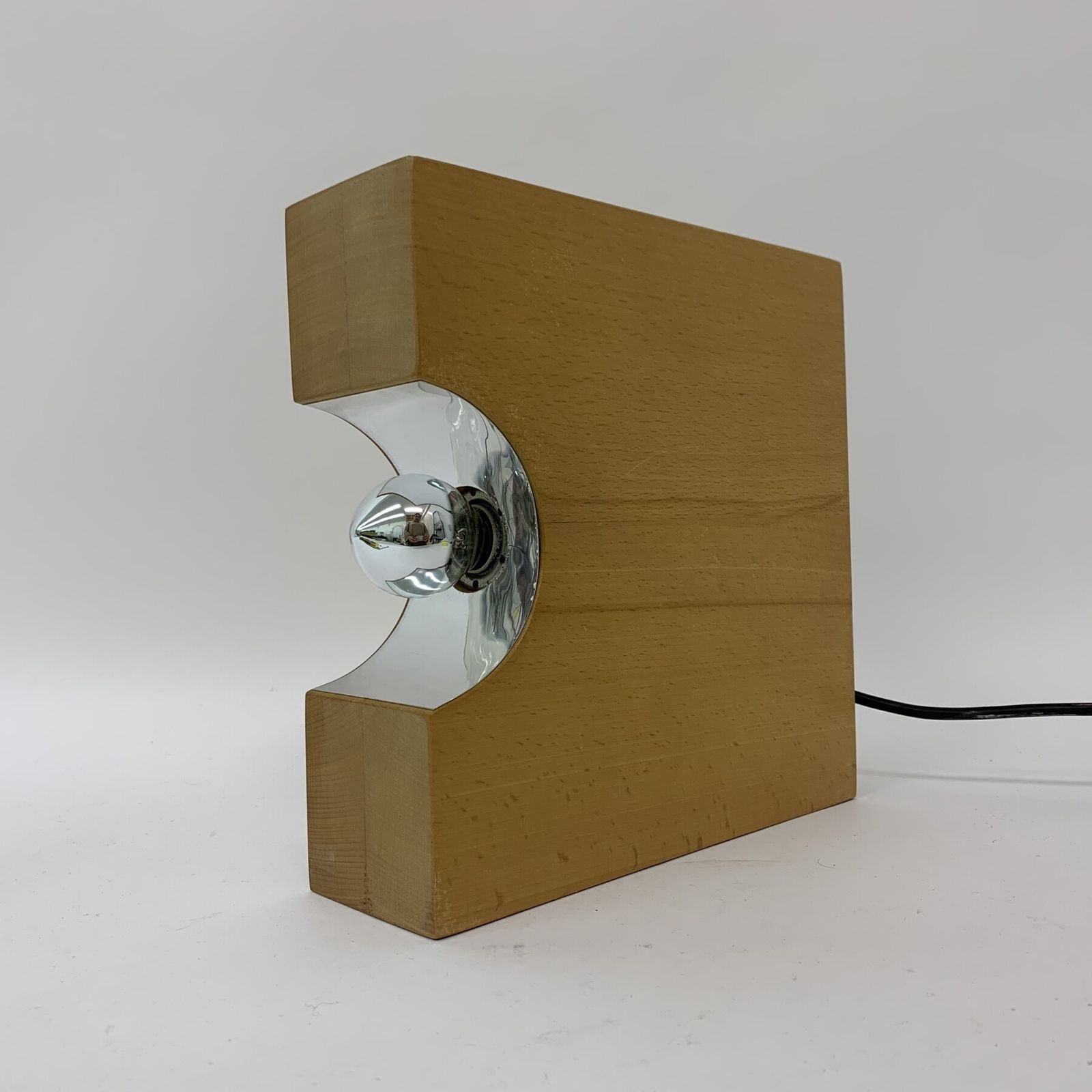 photo furniture Mid Century Design Tafellamp Van Massief Hout, Jaren 1970, Minimalistisch