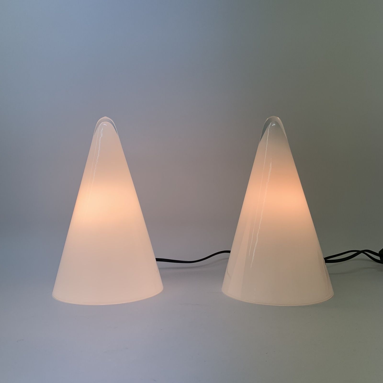 Set Van 2 Sce Teepee Tafellampen, Jaren 1970, Frankrijk photo for sale