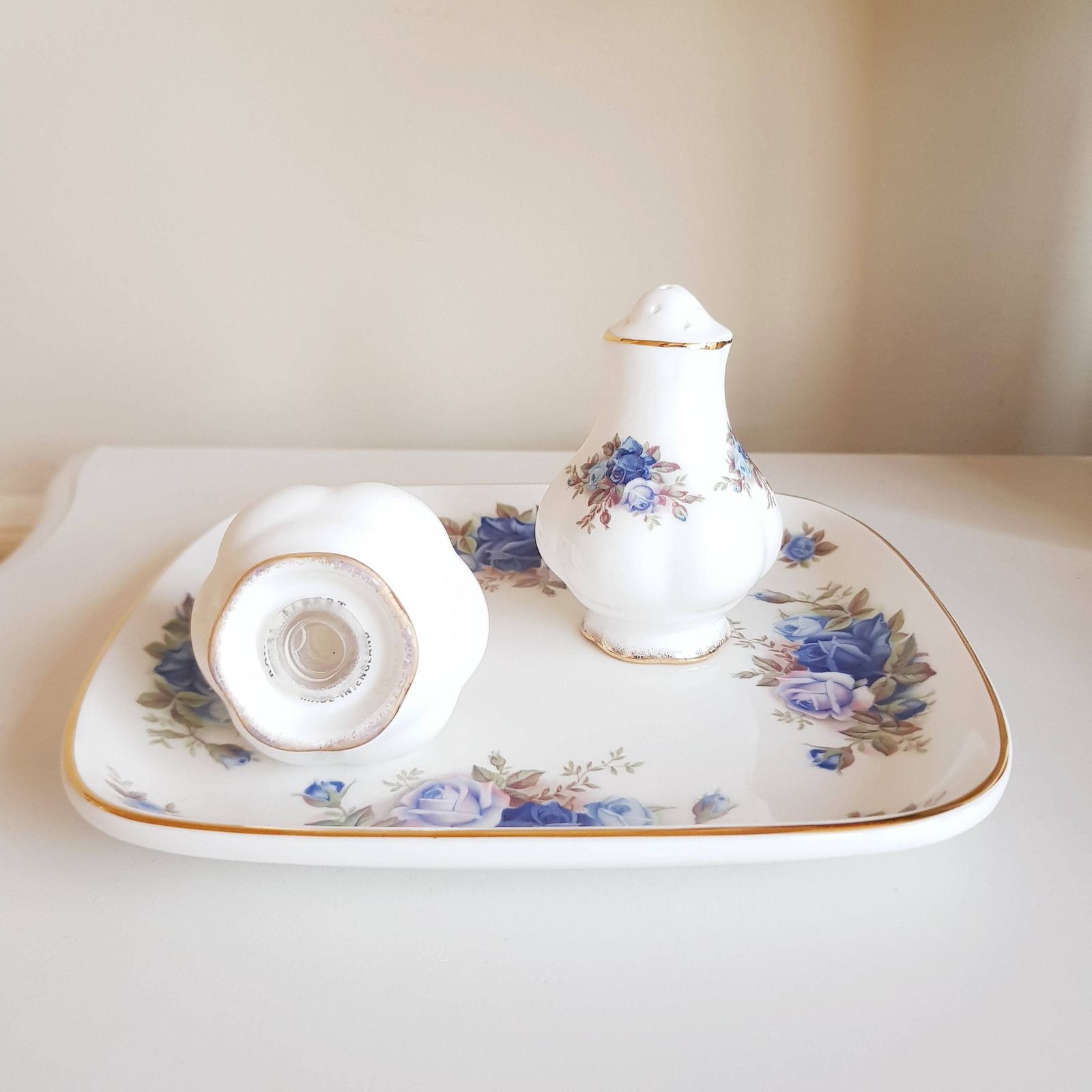 Royal Albert 'Moonlight Rose' Porseleinen Zout  En Peperstel Met Onderschotel, Engels Porselein, Vintage Serviesgoed photo for sale