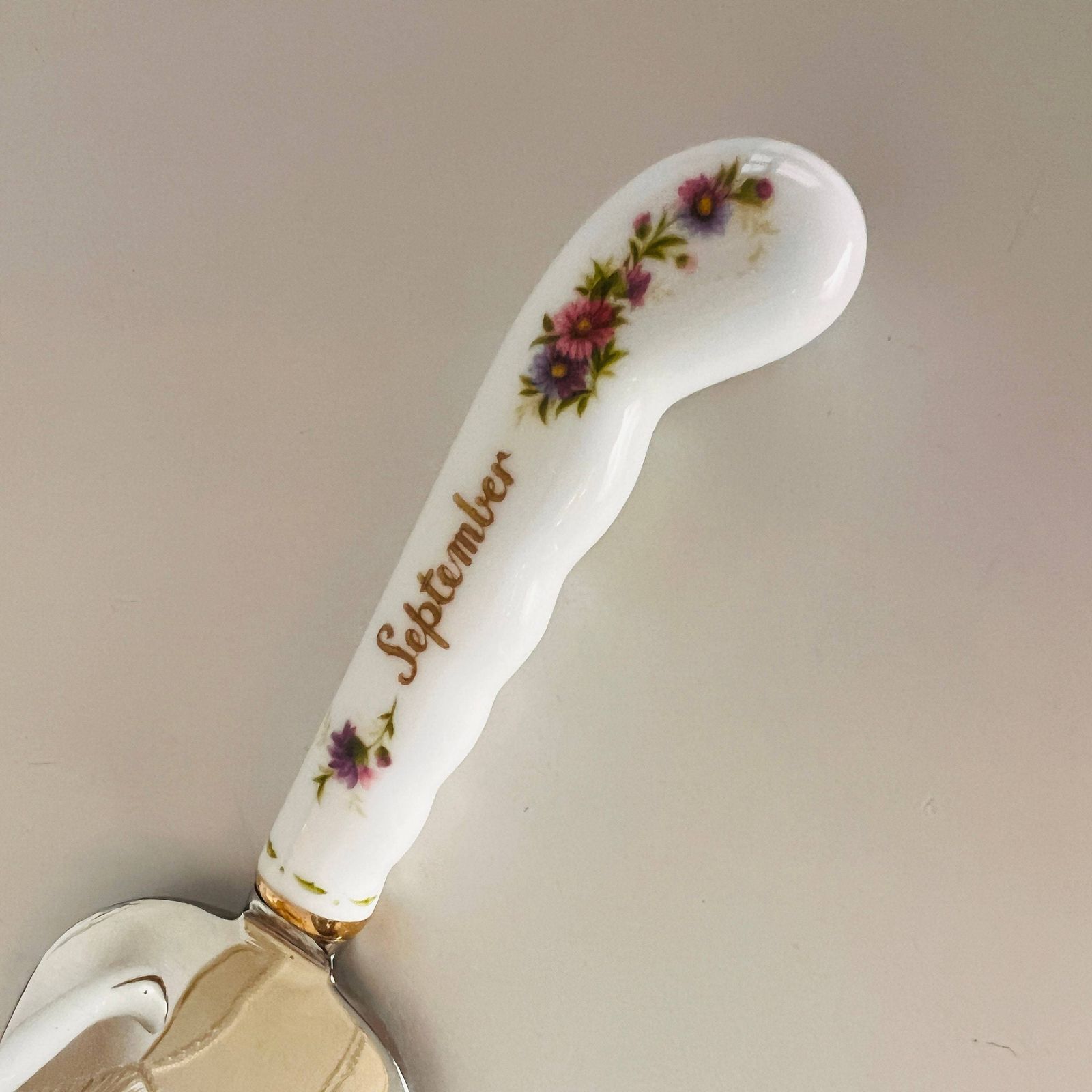 Royal Albert ‘September’ Cake/Pie Knife, Flower Of The Month, English Porcelain photo Home Decor