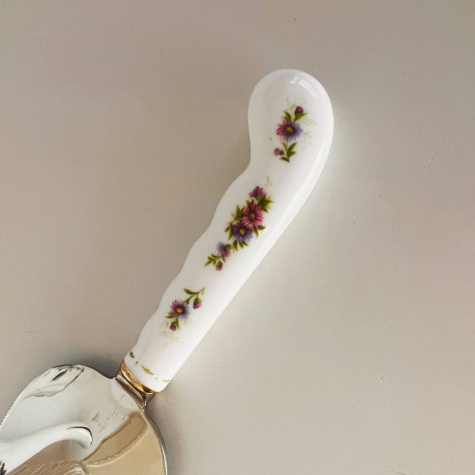 Royal Albert ‘September’ Cake/Pie Knife, Flower Of The Month, English Porcelain photo 172.0