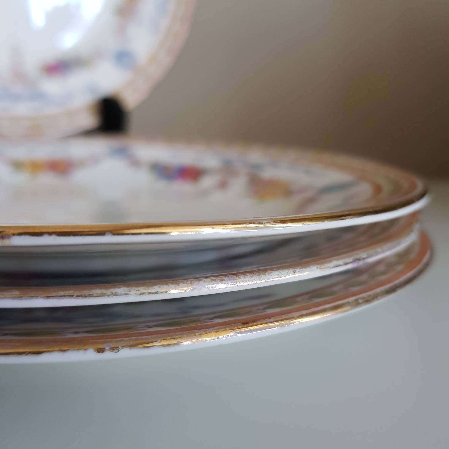 Vintage Porseleinen Borden Met Blauwe Linten En Guirlandes, The Regent China, Made In England photo vinterior