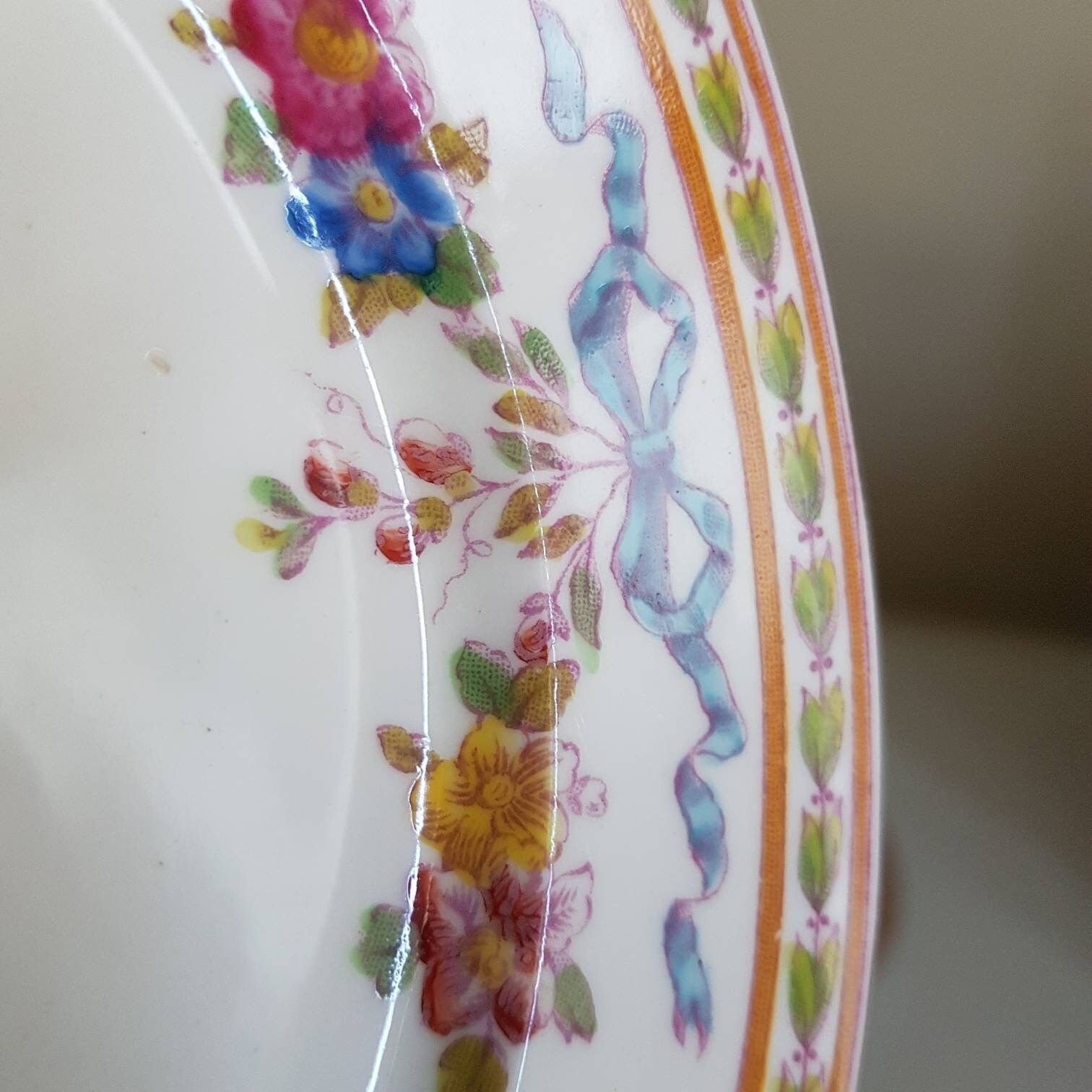 Vintage Porseleinen Borden Met Blauwe Linten En Guirlandes, The Regent China, Made In England photo vintage