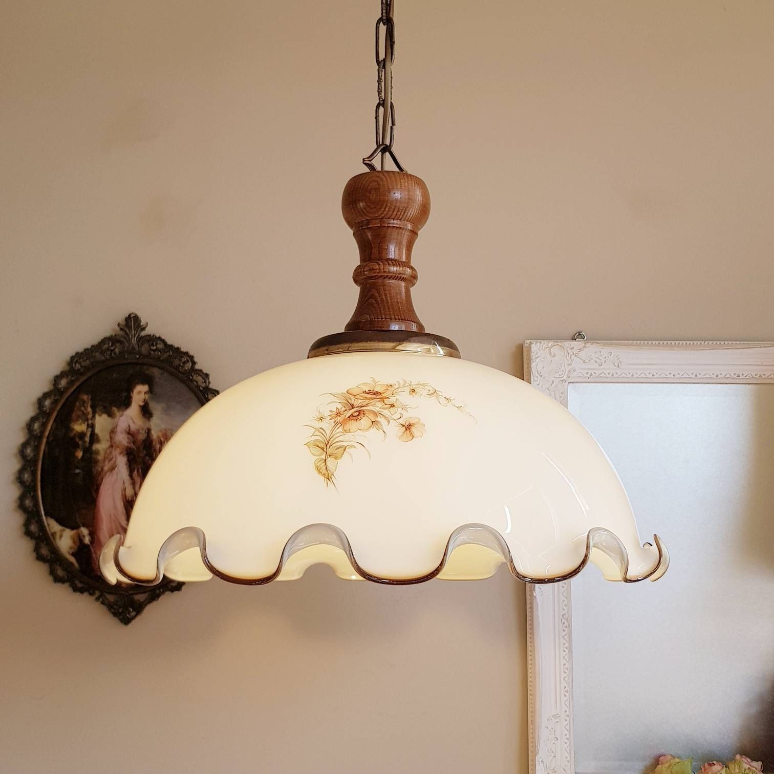 Vintage Italiaanse Grote Hanglamp Uit De Jaren 1960, Hanglamp Met Geschulpte Kap, Landelijke Rustieke Stijl photo Verlichting