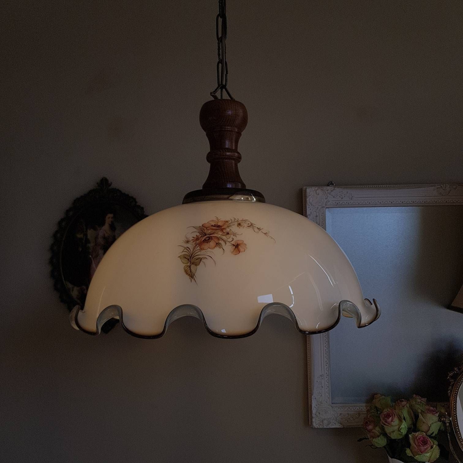 Vintage Italiaanse Grote Hanglamp Uit De Jaren 1960, Hanglamp Met Geschulpte Kap, Landelijke Rustieke Stijl photo vinterior