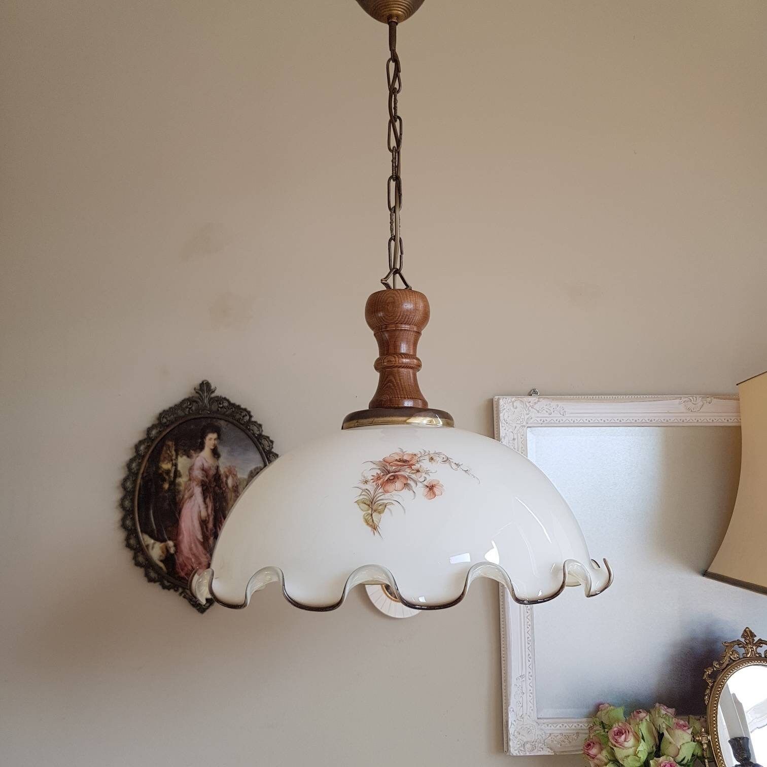 photo furniture Vintage Italiaanse Grote Hanglamp Uit De Jaren 1960, Hanglamp Met Geschulpte Kap, Landelijke Rustieke Stijl