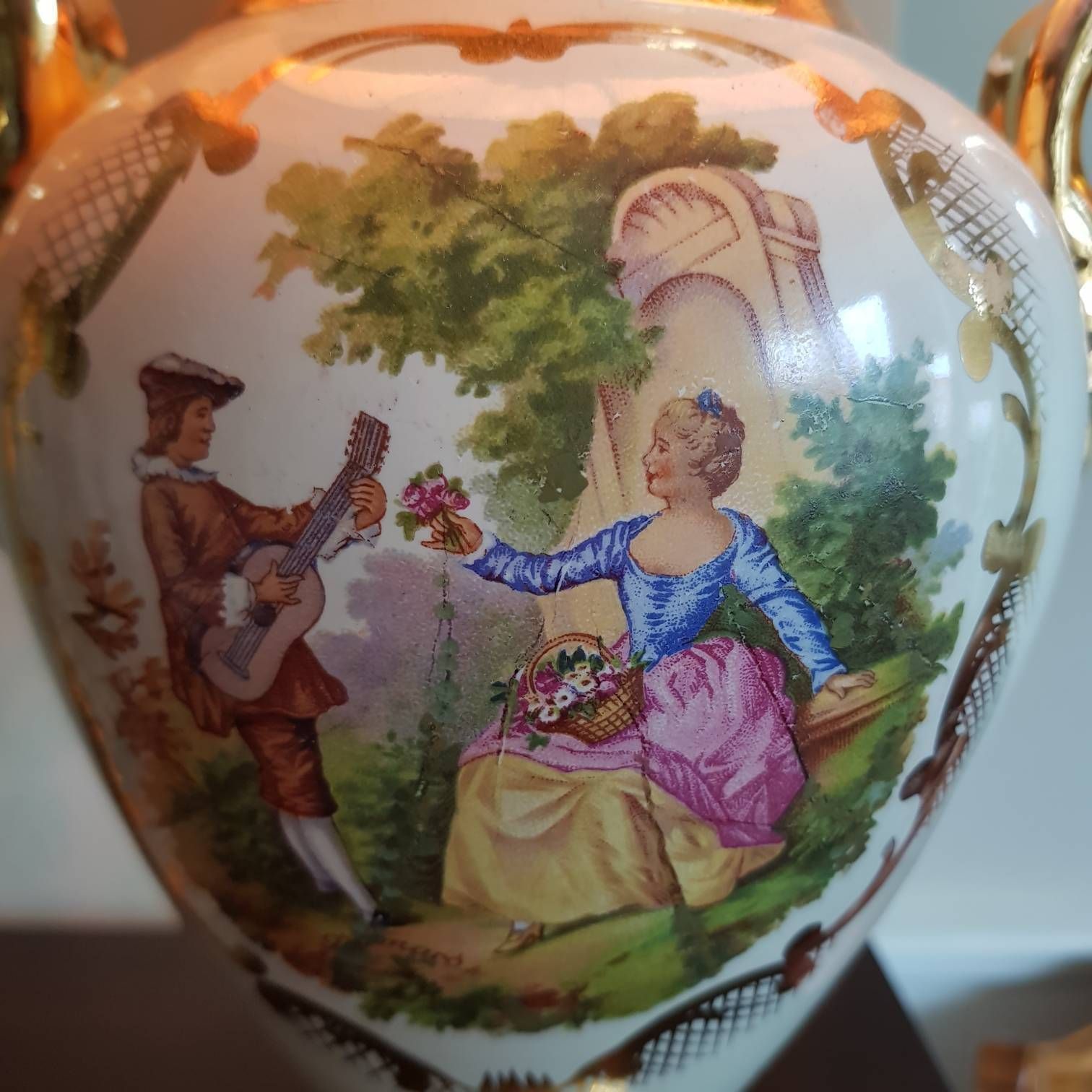 Vintage Tafellamp Met Fragonard Scène, Gemaakt In Italië photo vinterior