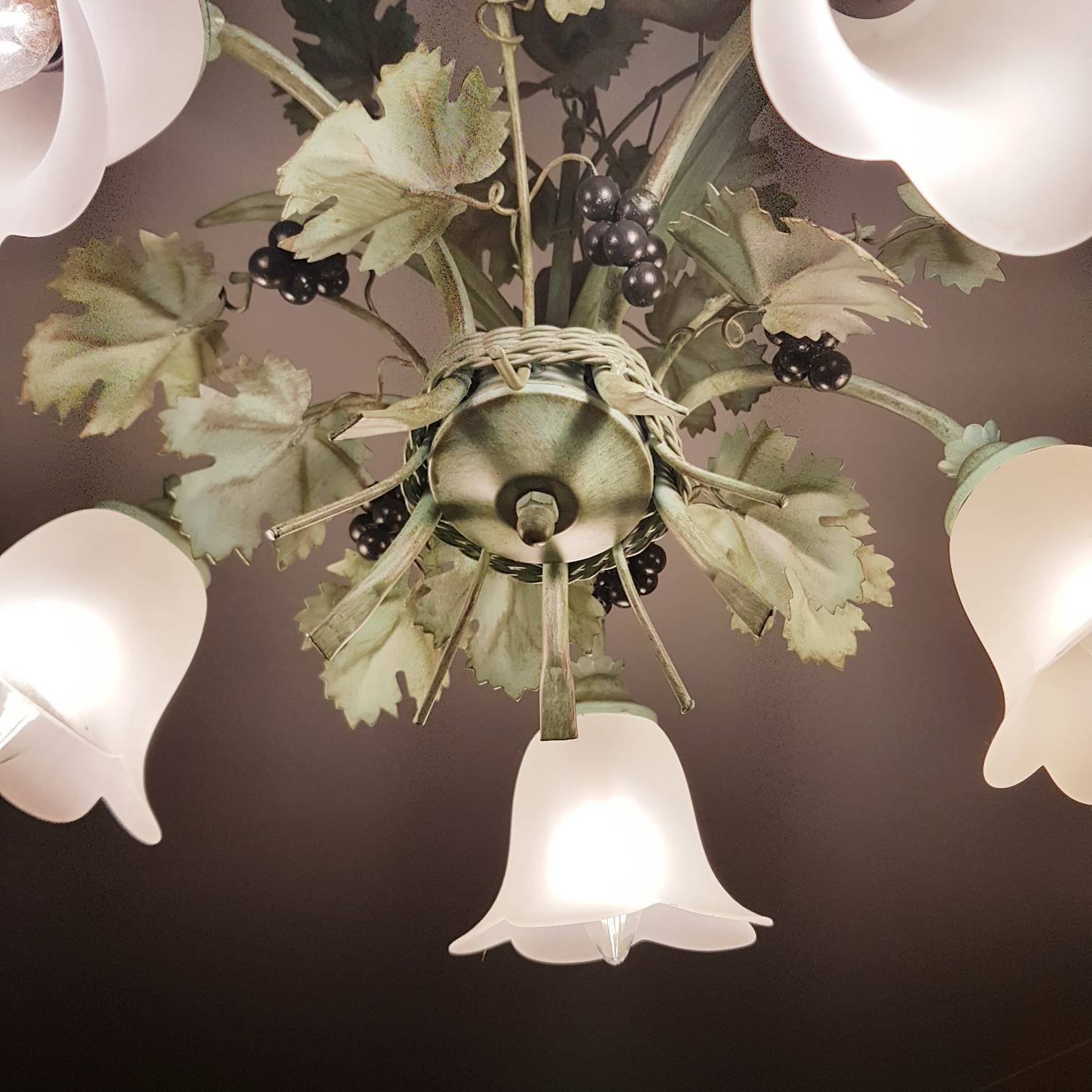 photo furniture Tole Chandelier Hollywood Regency Style, Grapes Bucket Ceiling Lustre, Home Lighting, Made In Italy