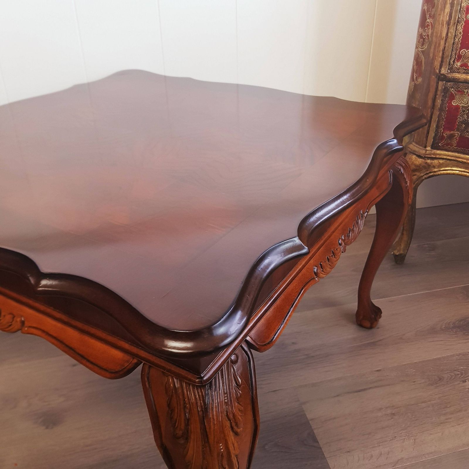 Vierkante Theetafel Van Kersenhout, Vintage Thee /Salontafel, Handgesneden Houten Thee /Salontafel, Klauwtafelpoot, Interieurmeubilair photo 399.0
