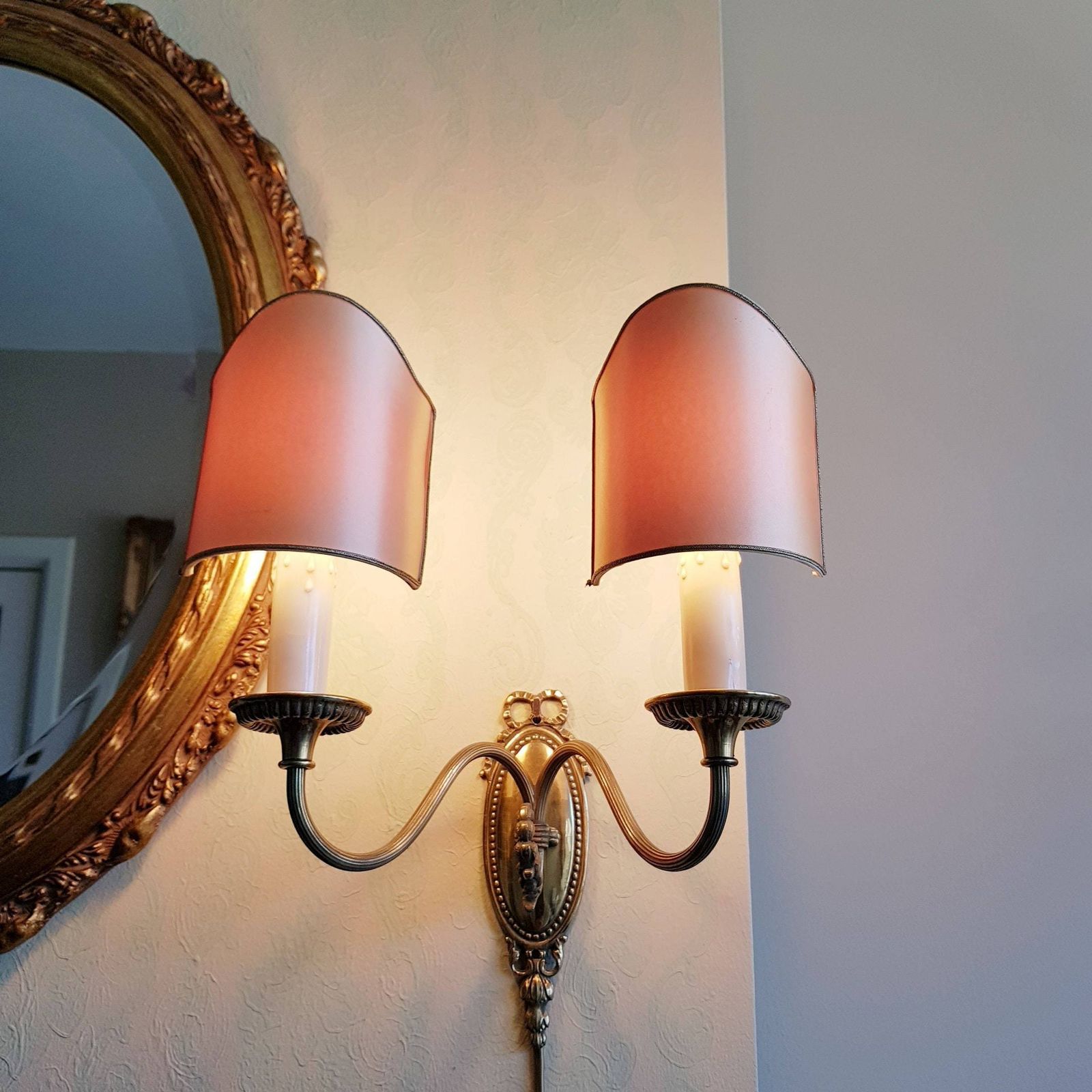 Wandlamp Met 2 Armen, Brons Met Kappen, Strikmodel, 18e Eeuwse Stijl
