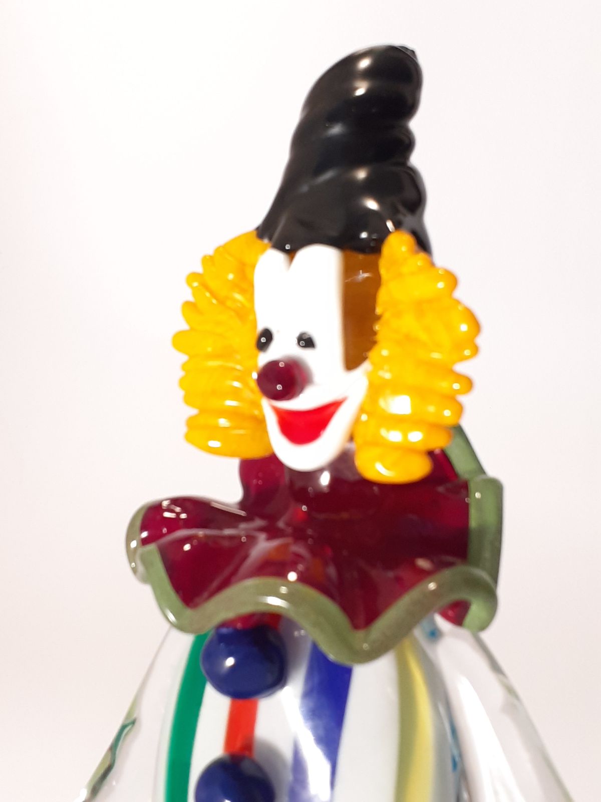 photo vintage Colorfull Big Clown With Black Hat, Striped Dress And Wine Goth In Murano Glass