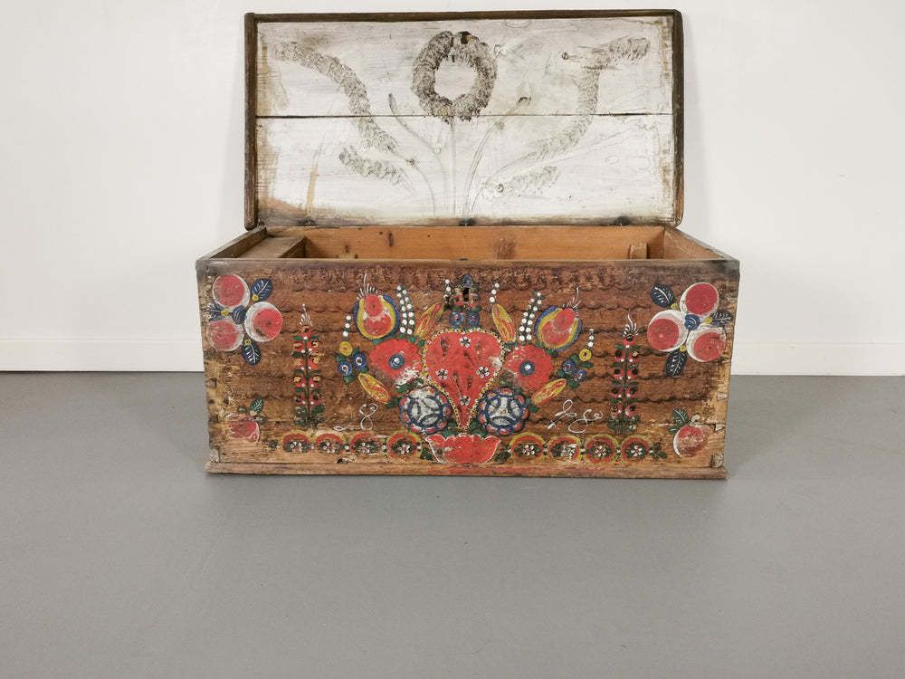 19th Century Romanian Folk Art Kist photo 1210.0