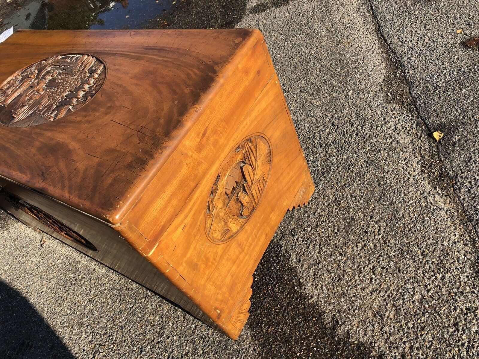 Edwardian Chest With Carved Decoration And Acanthus Wood Interior photo 425.0