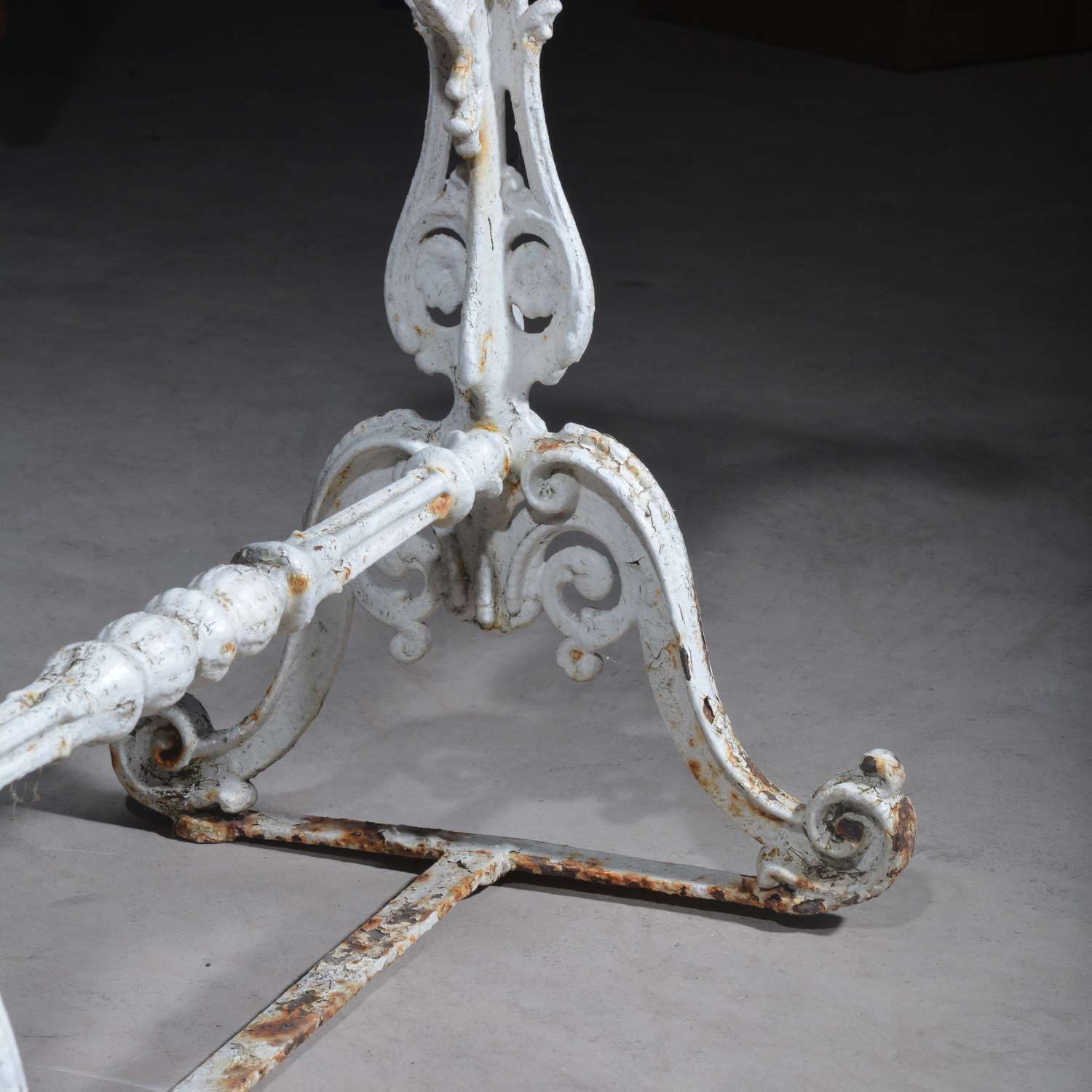 Cast Iron Garden Table With Marble Top photo 1050.0