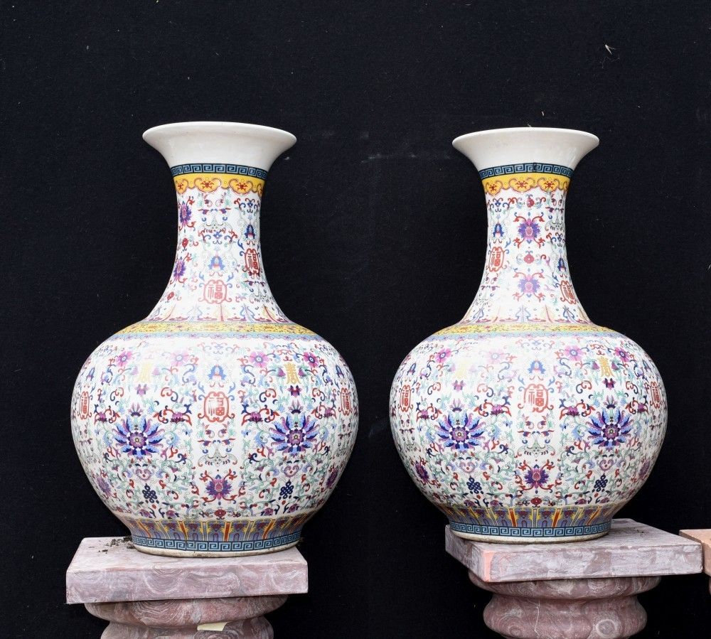 Pair Chinese Porcleain Vases   Qianlong Urns Bulbous Shangping Form