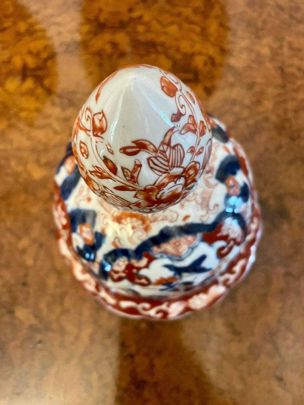 photo furniture Fine Quality Pair Of Antique Japanese Imari Lidded Vases