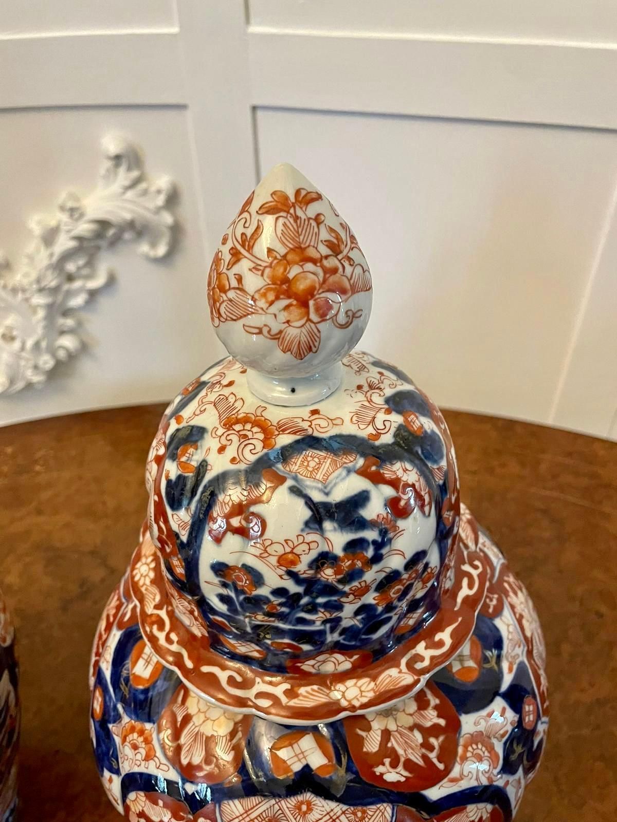 photo vinterior Fine Quality Pair Of Antique Japanese Imari Lidded Vases