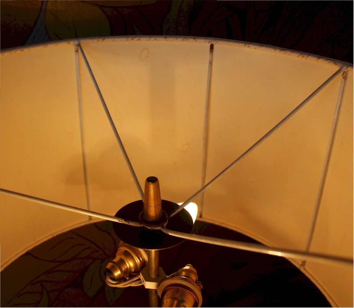 1950's Table Lamp On Tripod Brass Base. photo Lighting
