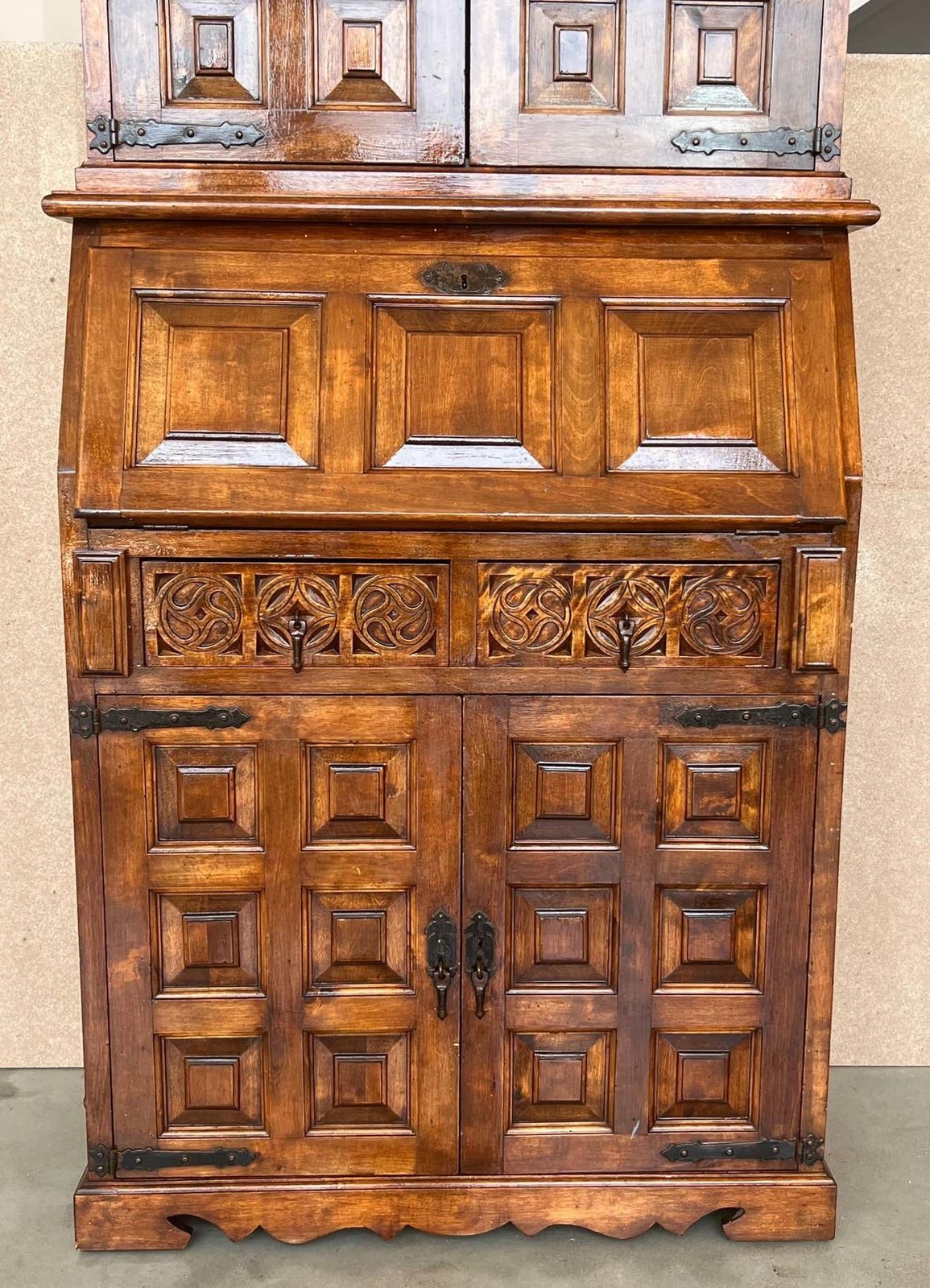 photo furniture Bibliothèque-secrétaire espagnole en noyer, fin du XIXe siècle