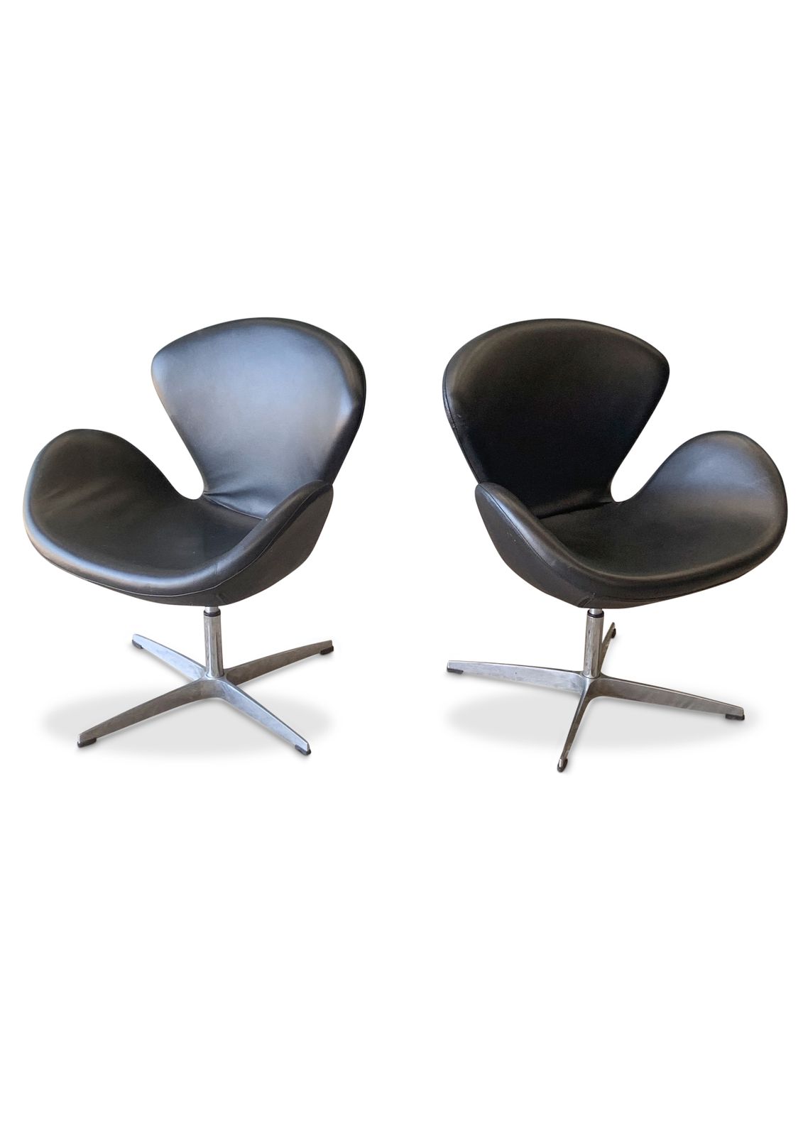 Arne Jacobsen Swan Chair (No Labels) On A Four Star Metal Base. Designed By Arne Jacobsen In 1958 Ol photo vintage