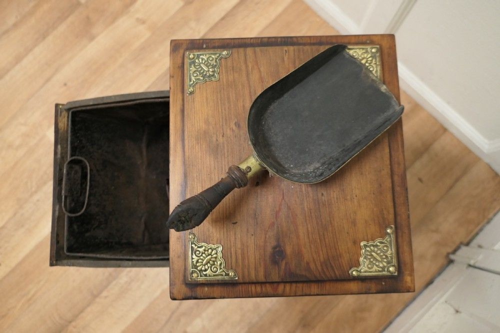 Unusual Arts And Crafts Dark Pine Purdonium, Coal Box photo 354.0
