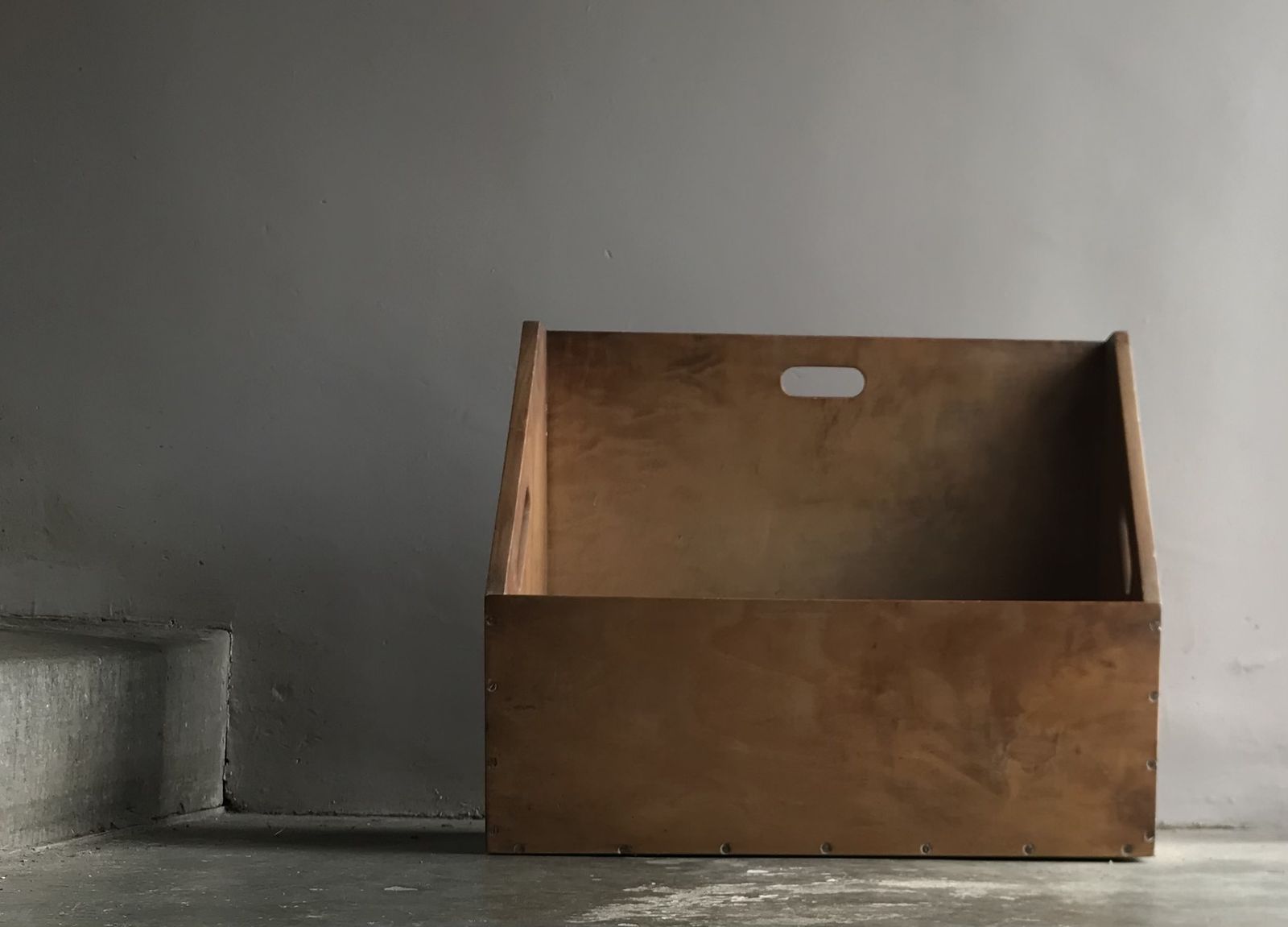 Unique Mid Century Large Magazine Rack With Rustic Minimal Aesthetic photo vinterior