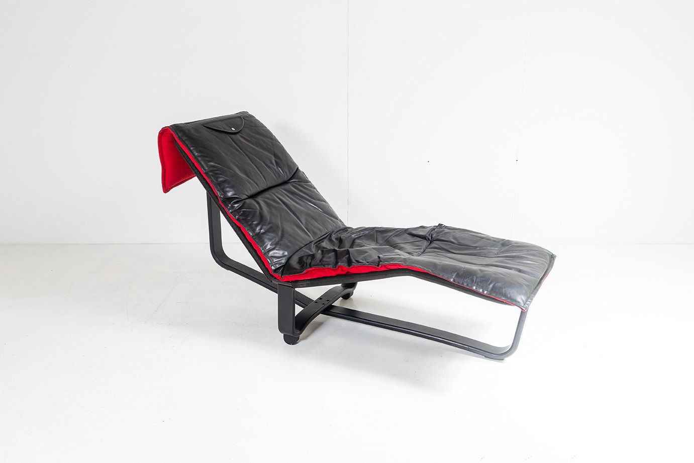 photo for sale Mid Century 1970s Ingmar Relling Black Leather Reclining Chaise Lounger