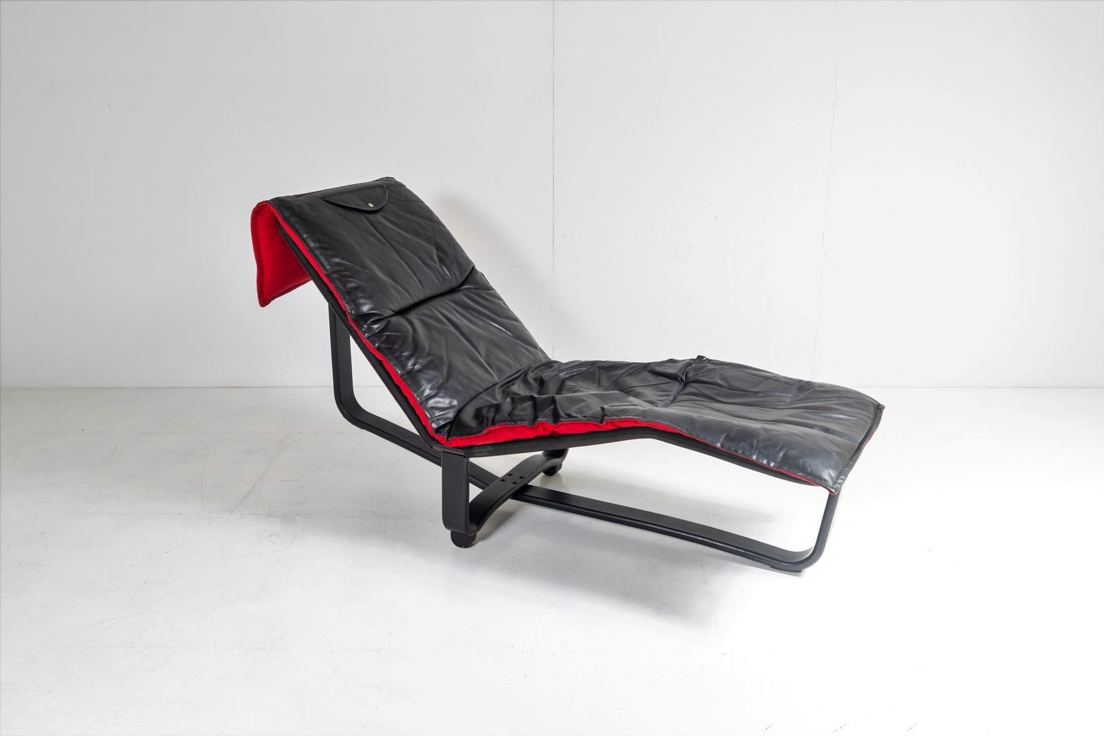 photo vinterior Mid Century 1970s Ingmar Relling Black Leather Reclining Chaise Lounger