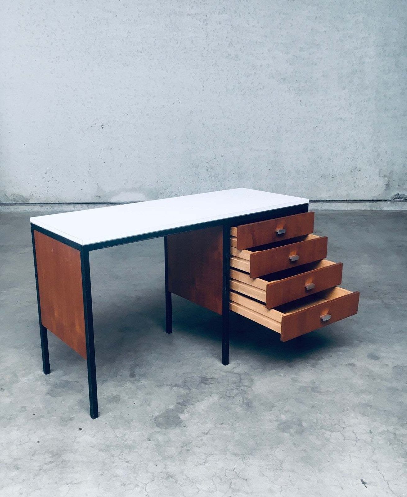 photo for sale Mid Century Modern Bureau, Nederlands Design, Jaren 1960