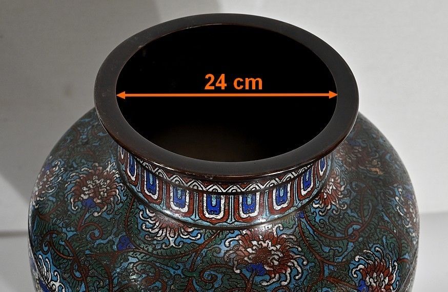 1761.3 Pair Of Important Enamel Vases, Japan, 19th Century photo