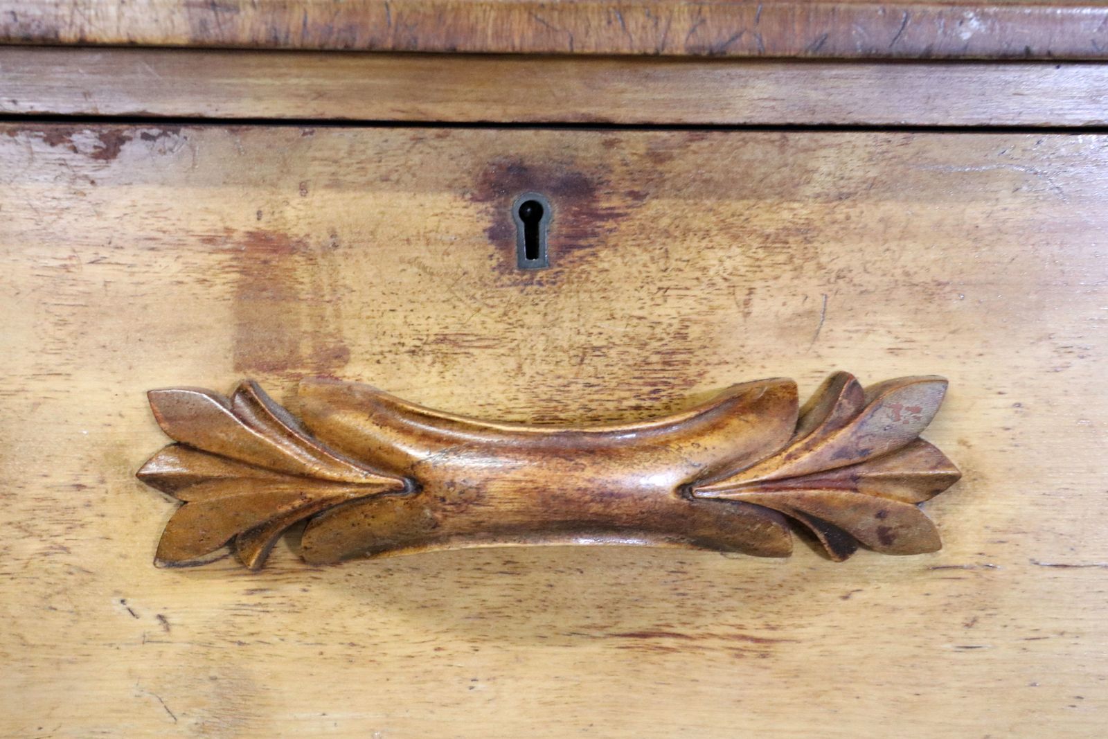 photo vintage A Quality Victorian Chest Of Drawers!