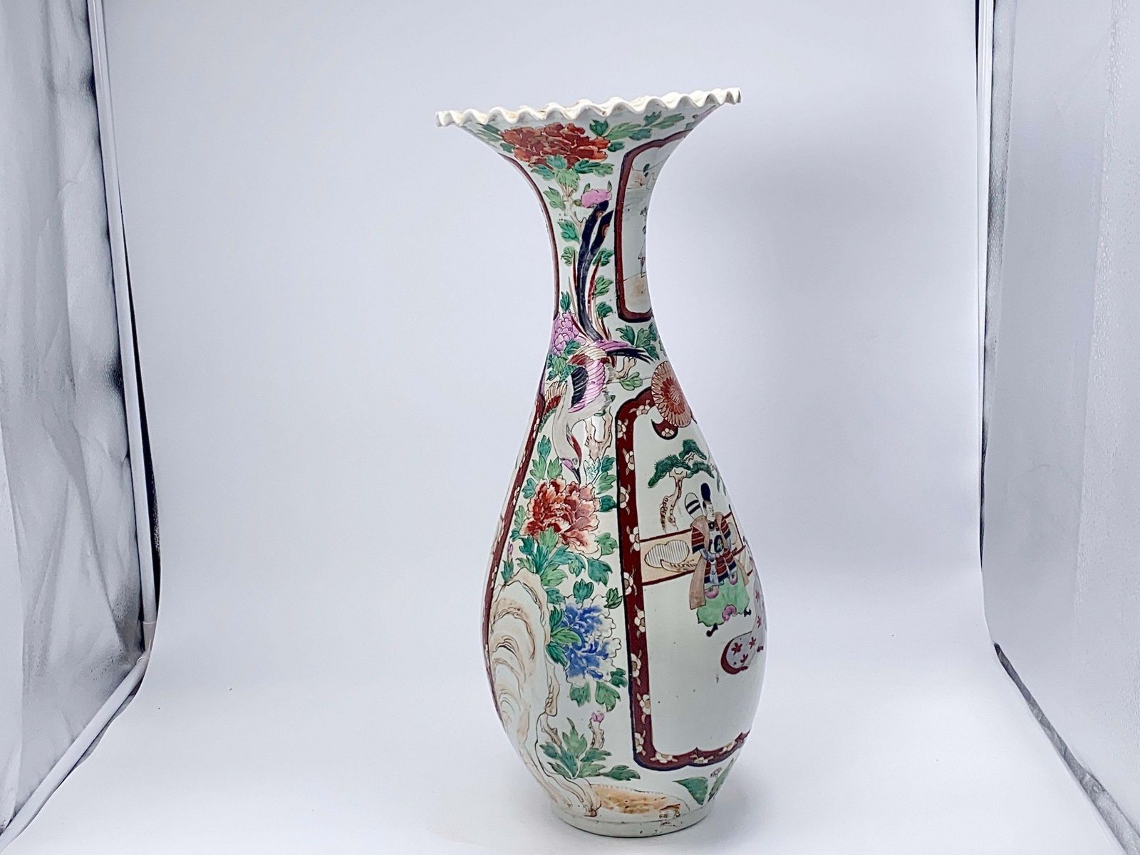 Japanese Imari Porcelain Trumpet Neck Floor Vase, 1930, Samourai photo furniture