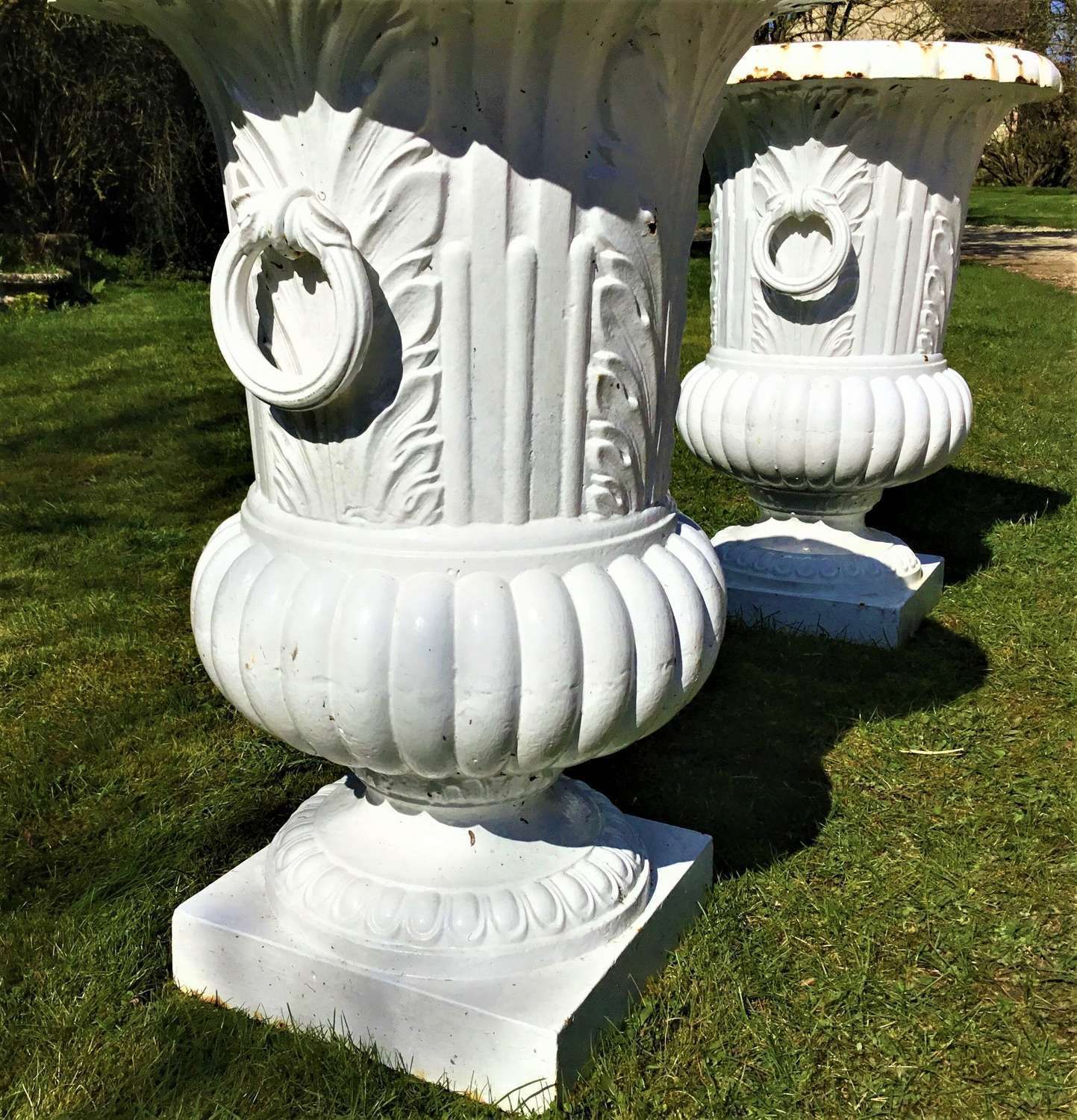 photo furniture C19th Large Cast Iron Garden Urns