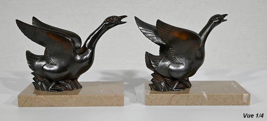 photo buy Pair Of Bookends, Swans In Patinated Metal On Marble   1930/1940