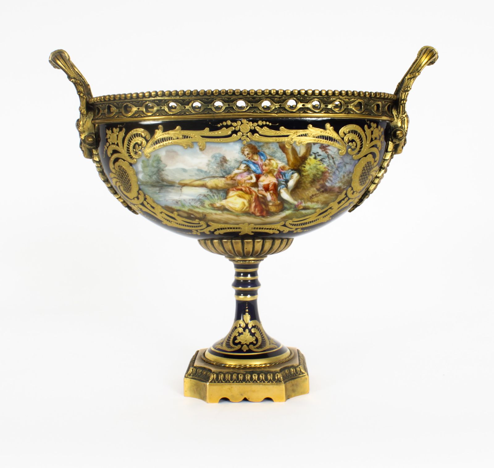 photo vinterior Antique Paris Porcelain & Ormolu Mounted Three Piece Garniture Circa 1900