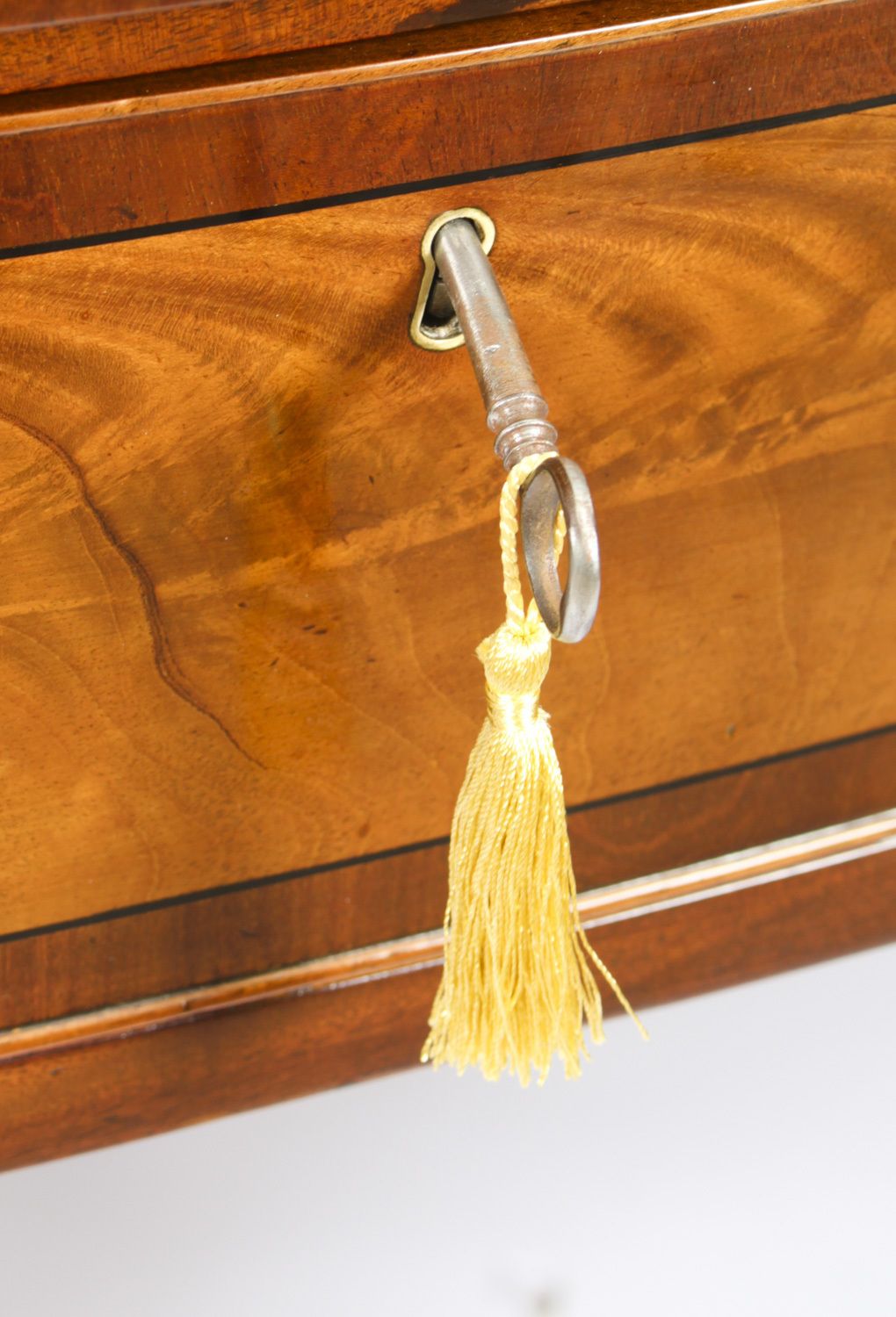 photo vinterior Antique English Regency Flame Mahogany Sideboard C1820 19th Century